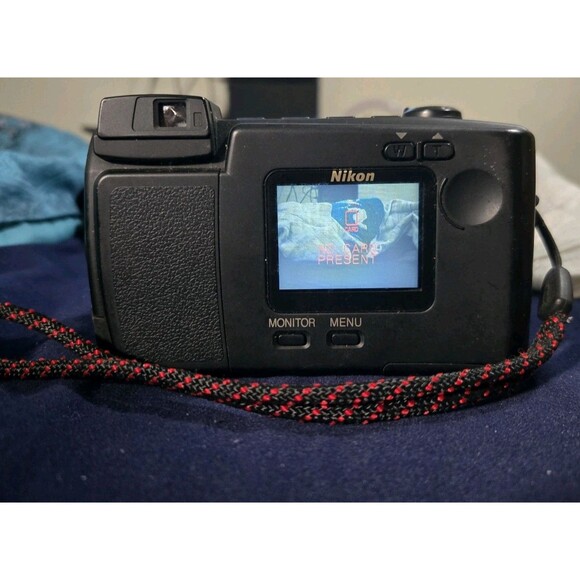 Nikon COOLPIX 800 2.1MP Digital Camera - Black - Picture 2 of 5